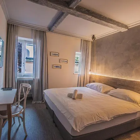 Seven Boutique Hotel 3*